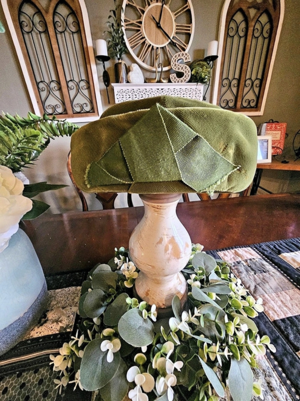 Vintage 1960s Moss Green Velvet Toque Hat – Mid-Century Union Made Pillbox